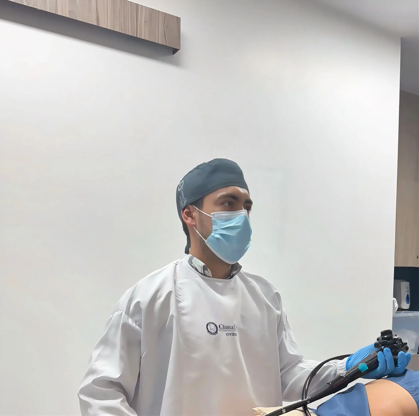 El Dr. Peinado durante una endoscopia digestiva